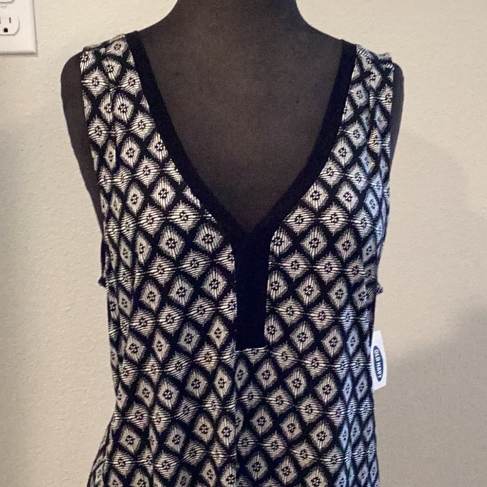 New with tags Okd Navy black & White top size L